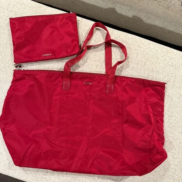 Tumi Just in Case Tote - New without Tags-Never Used - Picture 3 of 4